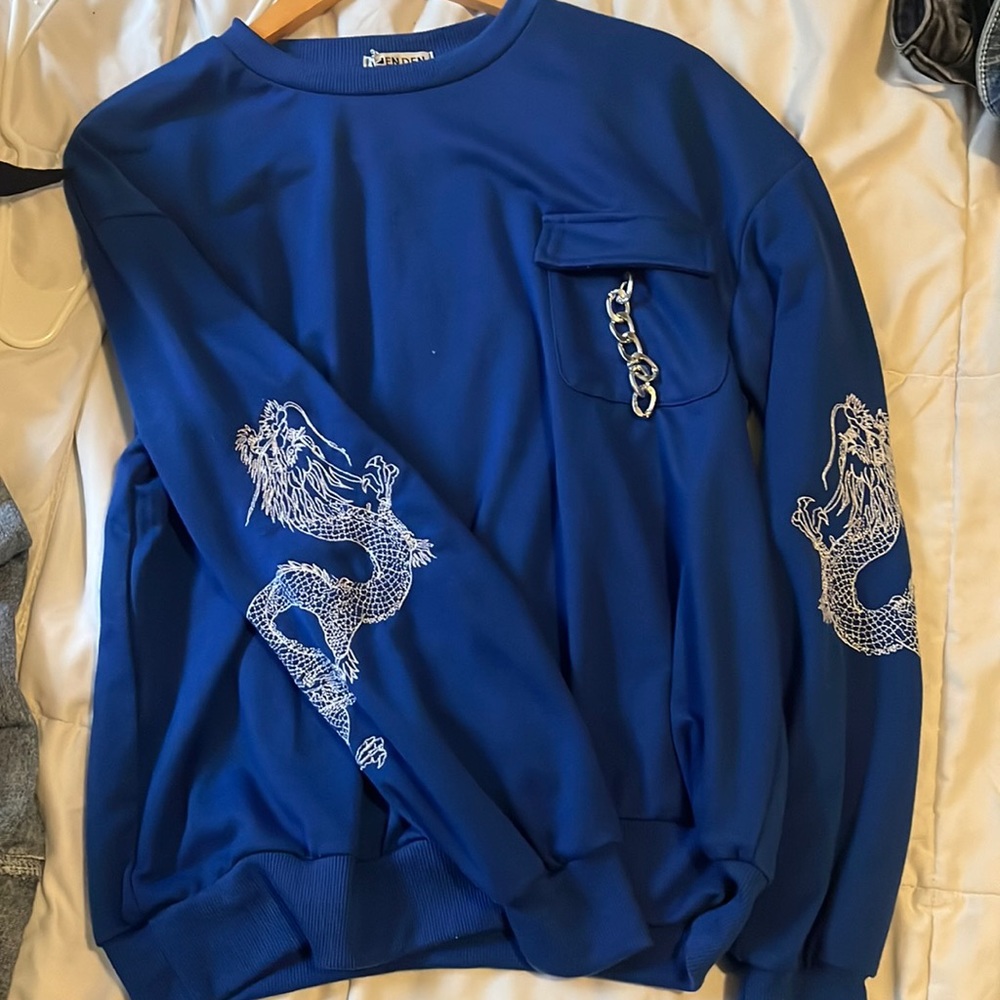 ZENDEN BLUE SWEATER WITH DRAGON EMBROIDERY AND CHAIN